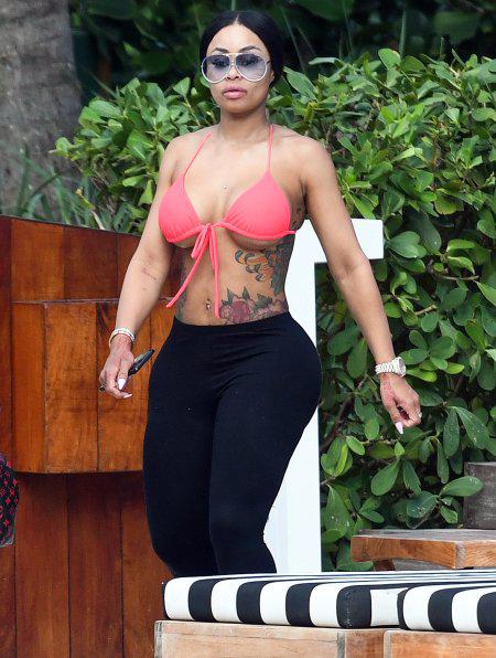 Blac Chyna se muestra MUY sexy en un top diminuto: China negra,  Chicas Calientes  