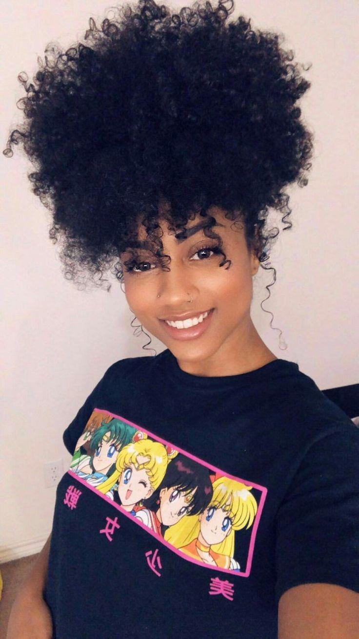 Pelo de cabeza de niña negra, Jheri Curl: Cabello con textura afro,  corte bob,  Ideas para teñir el cabello,  Pelo castaño,  Peinado de chicas lindas  