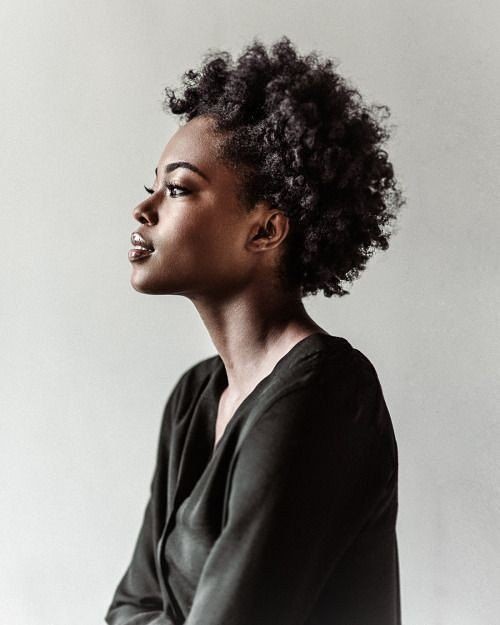 Perfil de cara de mujer negra: Personas de raza negra,  Piel oscura,  Fotografía de retrato,  peinados africanos  