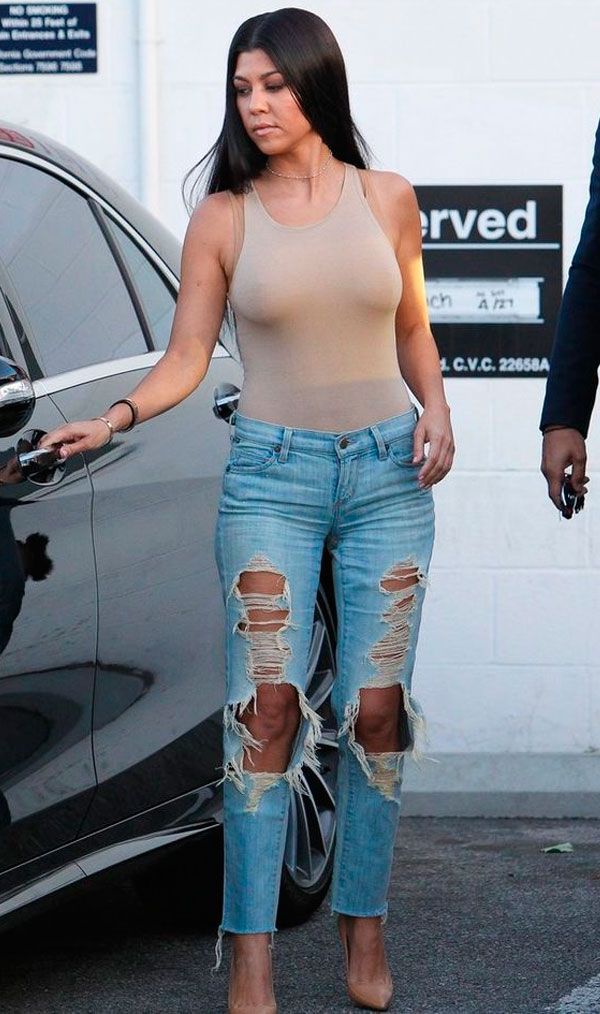 Outfits Para Mujeres Con Jeans Rotos: Kylie Jenner,  Pantalones ajustados,  kim kardashian,  KrisJenner,  kourtney kardashian  