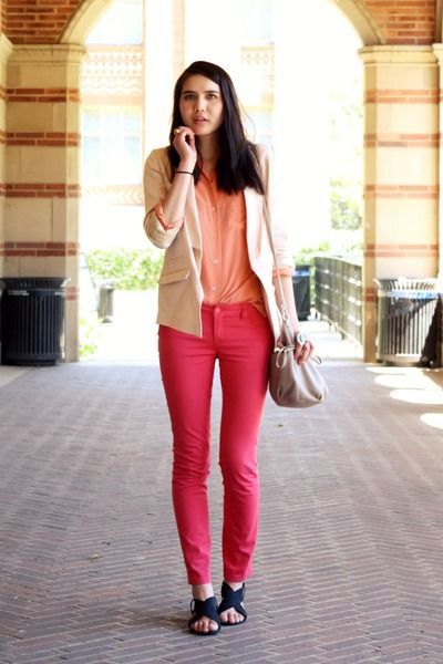 Increíbles ideas de atuendos de jeans rosados ​​​​para damas: vaqueros rosas  