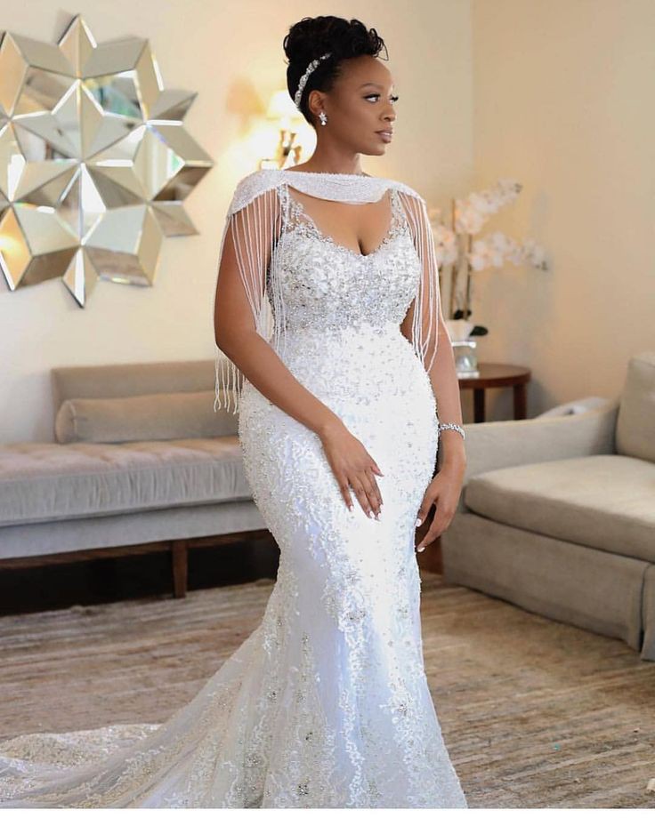 Vestidos de novia de talla grande que celebran tus curvas: Vestido de novia,  traje de talla grande,  tela transparente,  vestido largo,  vestido de novia africano  