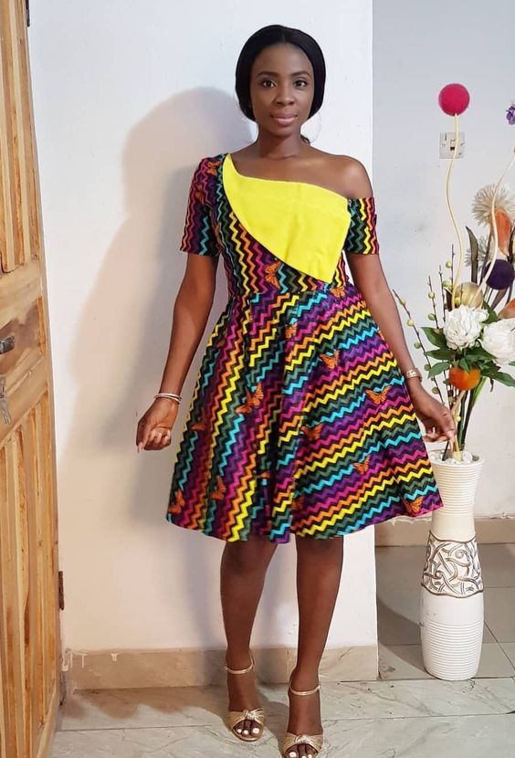 Últimos estilos de vestidos cortos de ankara 2019: vestidos de coctel,  Ropa vintage,  camarones asos,  Ideas de peinado,  Trajes Africanos Tradicionales  