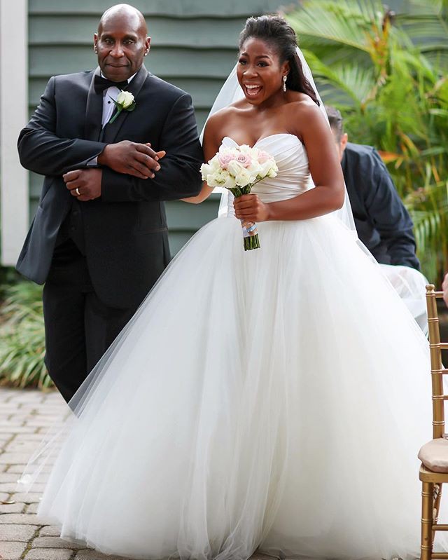 Increíbles fotos de vestidos sin tirantes en 2019: Vestido de novia,  vestido de bola,  Ramo de flores,  Recepción de la boda,  trajes de boda africanos  