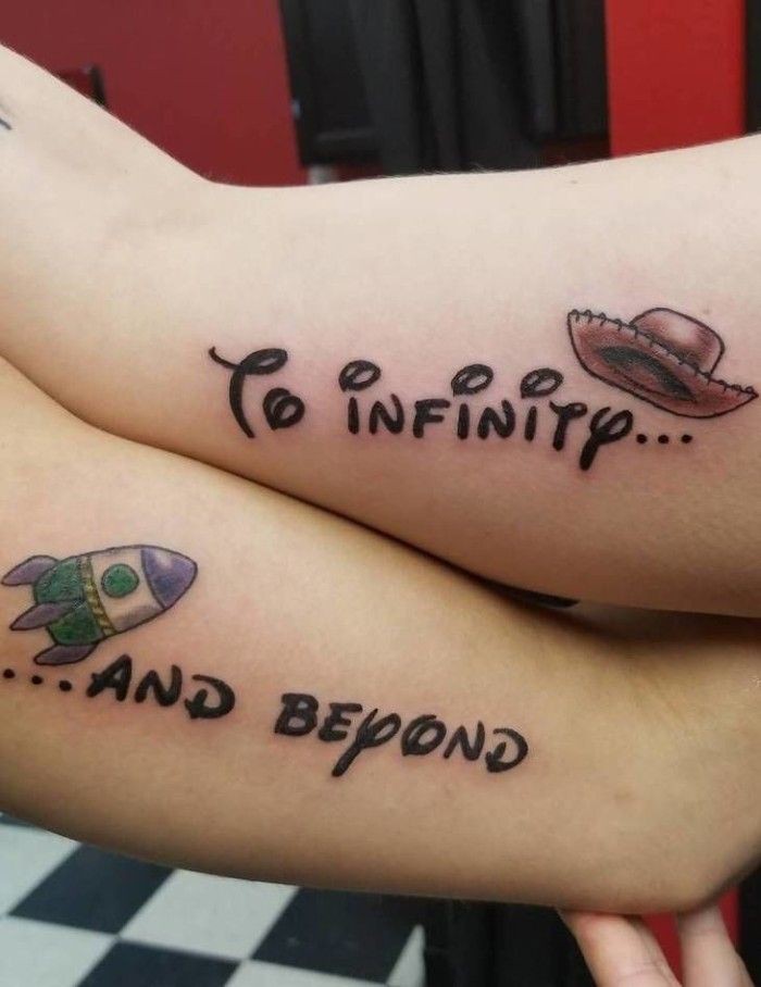 2 infinito y más allá del tatuaje, Más allá del tatuaje, Artista del tatuaje: perforación del cuerpo,  Tatuador  