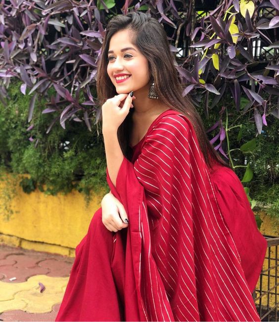 Jannat Zubair Rahmani en sari rojo caliente: Jannat Zubair,  chicas calientes en sari  