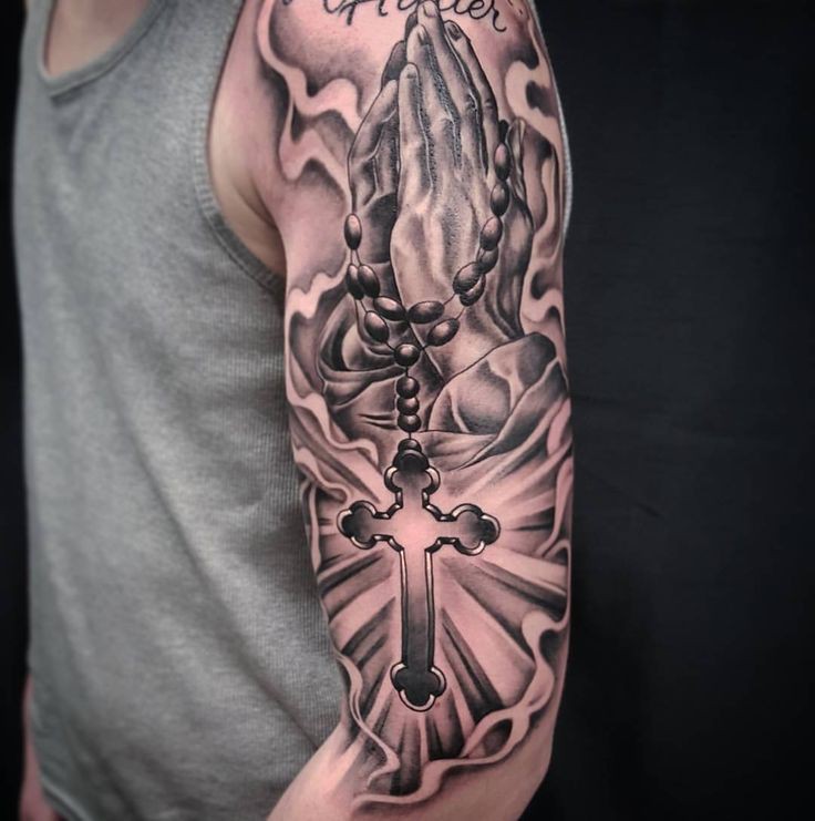 Las 10 mejores ideas para diseños de tatuajes cruzados, manos rezando: tatuaje de manga,  Arte Corporal,  Tatuajes Religiosos,  cruz cristiana  