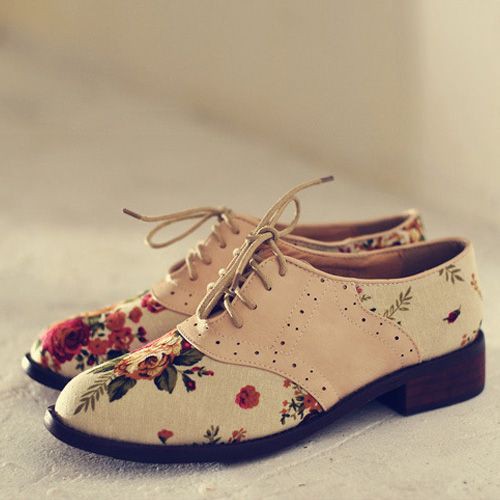Oxford floral estilo rockero, ZAPATO TACÓN PLANO: Zapato de tacón alto,  Piso de ballet,  Zapato oxford,  Zapato brogue,  zapato de montar  
