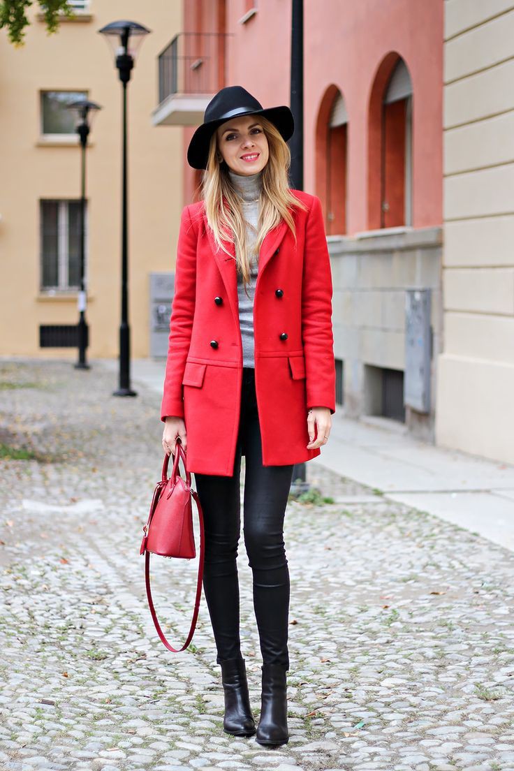 Abrigo rojo otoño outfit, Abrigo rojo: Pantalones ajustados,  gabardina,  abrigo rojo  