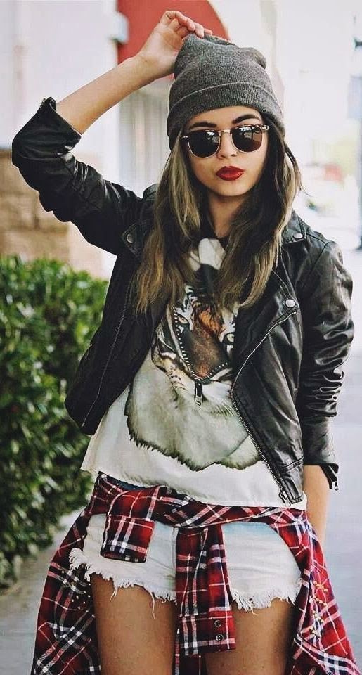 Encantadora y genial chica de estilo hipster, moda grunge: Chaqueta de cuero,  moda grunge,  estilo punk  