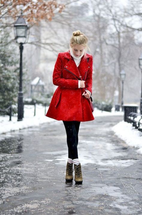 Traje de invierno abrigo rojo, Ropa de invierno: trajes de invierno,  ropa de piel,  Trenca,  Trajes de nieve  