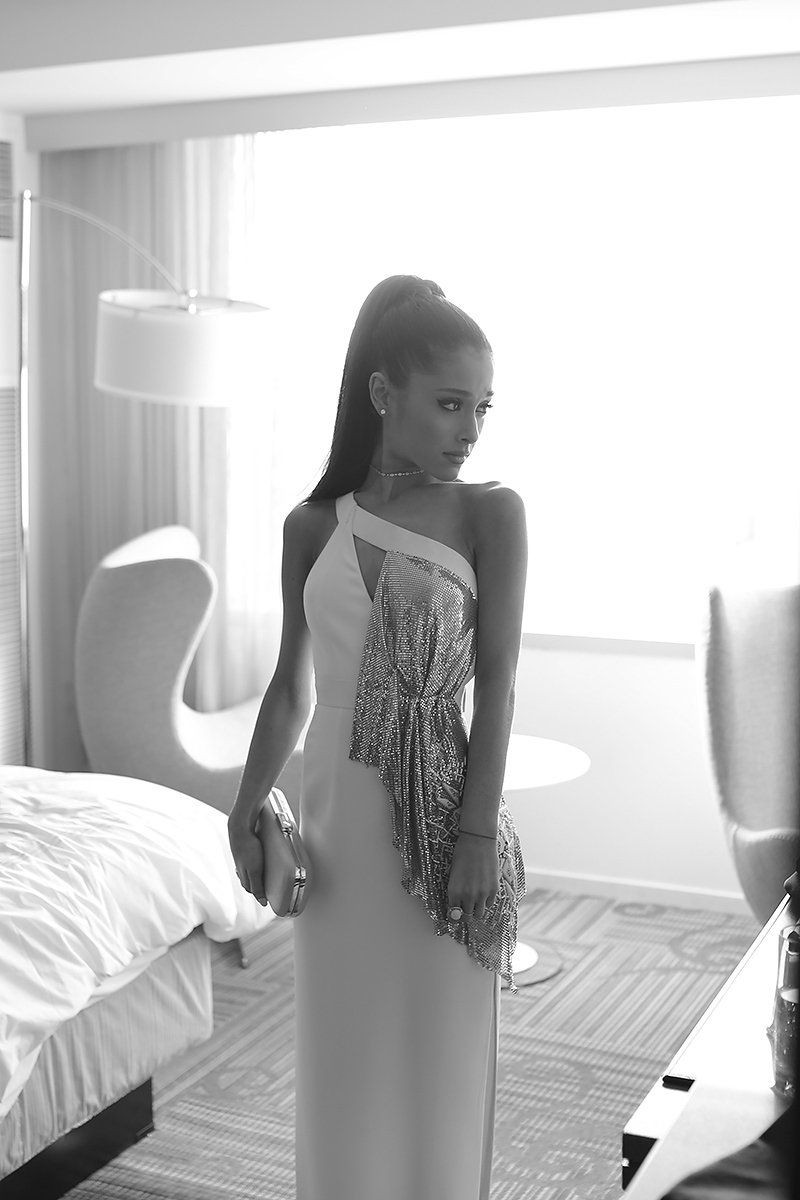 Sugerencias para los buenos y mejores grammys ariana grande 2015: vestidos de alfombra roja,  premios Grammy,  Ariana Grande,  Los atuendos de Ariana Grande,  frankie grande  