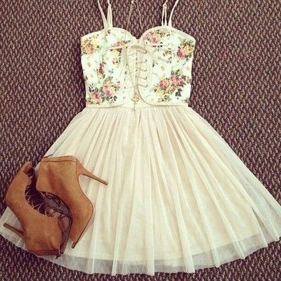 Hermoso vestido corto casual lindo: correa de espagueti,  Ropa vintage,  Trajes De Falda,  Diseño floral,  Atuendos Informales  
