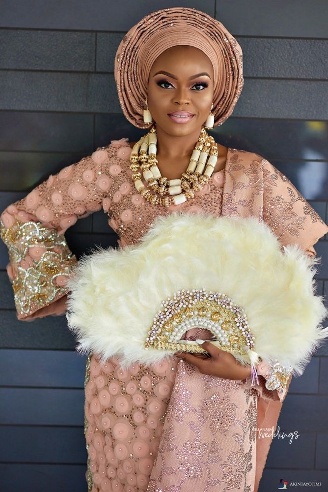 Boda tradicional nigeria glamorosa clásica, Vestido de novia: Vestido de novia,  Pastel de bodas,  vestidos nigerianos  