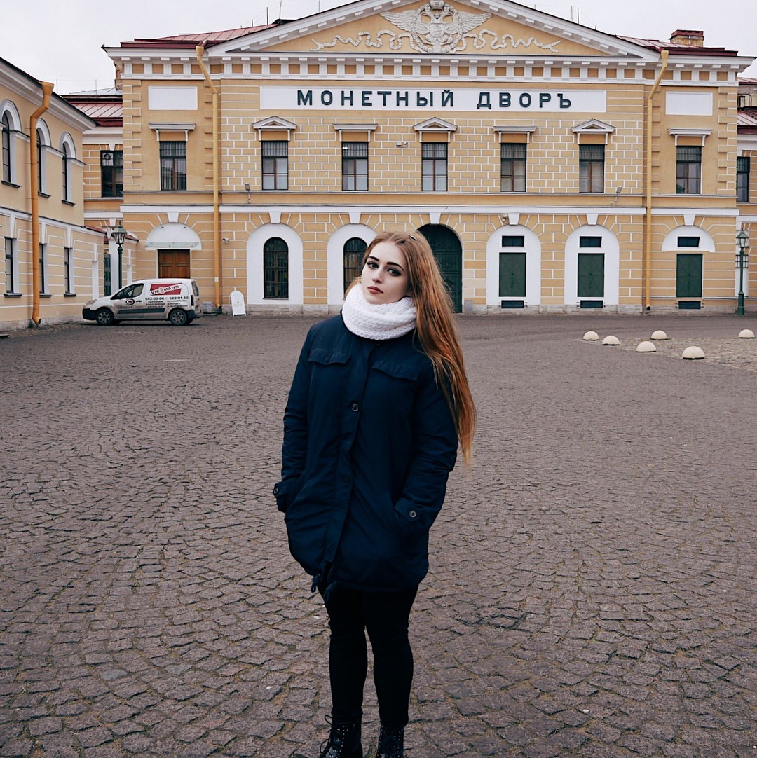Hermosa fisicoculturista Julia Vins, Casa de la Moneda de San Petersburgo: Julia Vins  