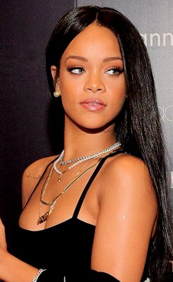 Rihanna rogue man lanzamiento, Cabello negro: Nicki Minaj,  pelo negro,  Los mejores looks de Rihanna  