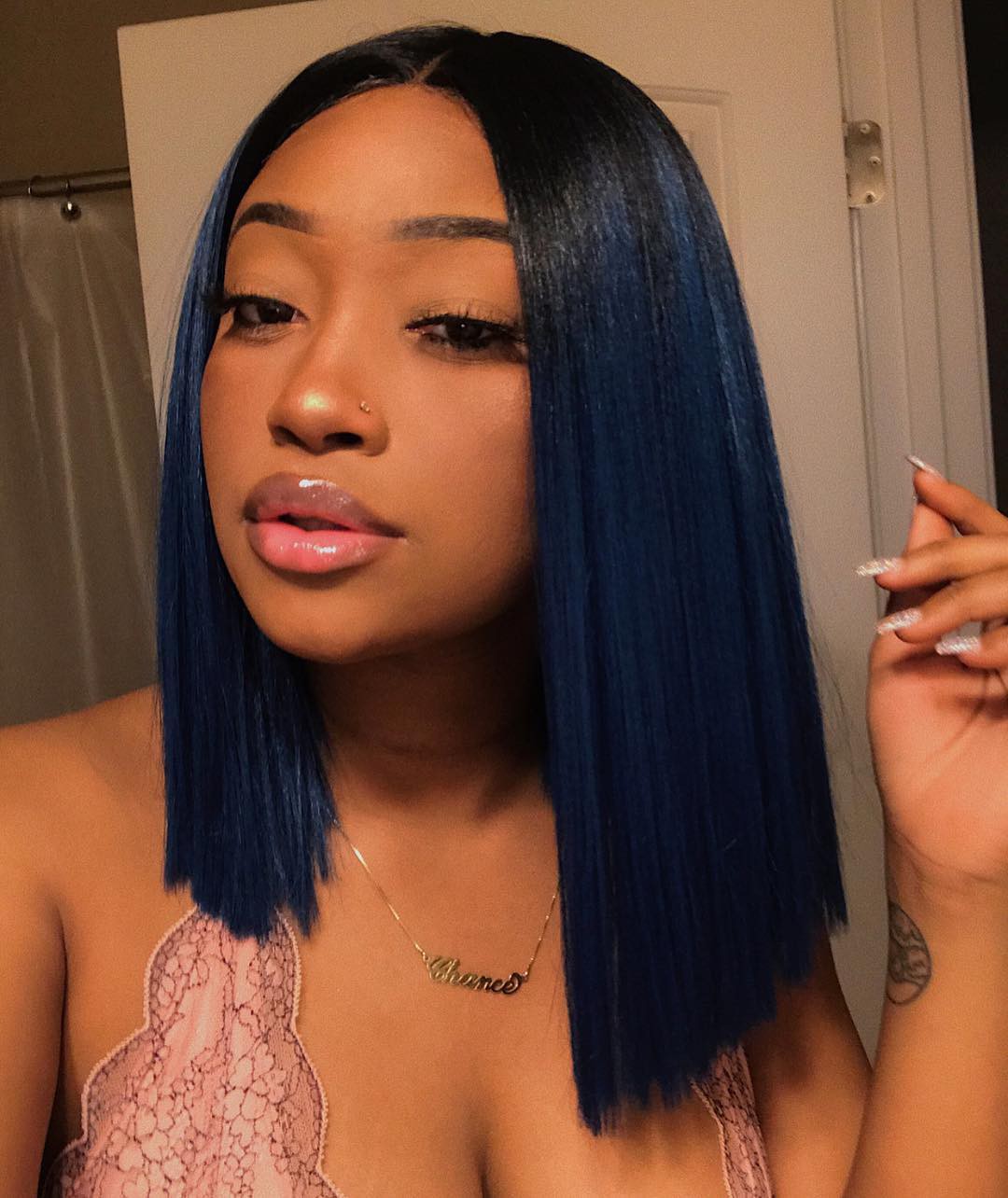 Mujeres negras con cabello azul oscuro: Peluca de encaje,  corte bob,  Alisar el cabello,  Pelo azul,  pelo negro,  Adolescentes calientes de Instagram  