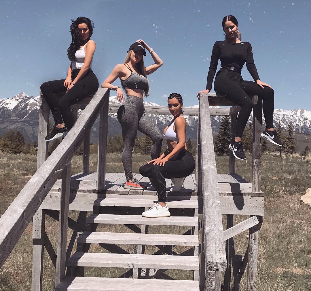 Wow vestidos ideas escaleras largas instagram, Kim Kardashian: kim kardashian,  kourtney kardashian,  Modelos calientes de Instagram,  Natalie Halcro,  Olivia Pierson  