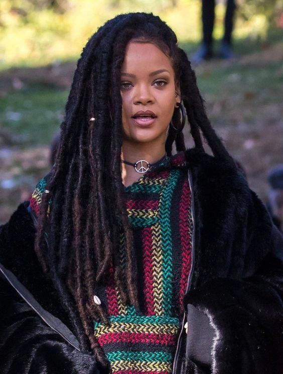 Las últimas y locas rastas de Rihanna, integraciones de cabello artificial: Los mejores looks de Rihanna  