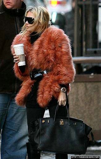 Ideas encantadoras para la moda de las gemelas Olsen, The Row: Mary-Kate Olsen,  Traje de abrigo de piel,  ashley olsen  