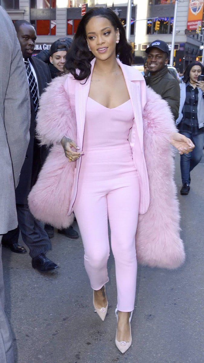 Magnífica elección de rihanna pink look, Jay Z: Kanye West,  Jay Z,  Nicki Minaj,  meme de Internet,  Belleza Fenty,  estilo rihanna  