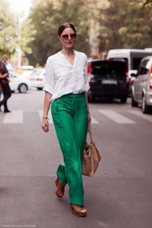Ideas geniales para vestir con pantalones verdes, Moda callejera: pantalones palazzo,  Estilo callejero,  Atuendos Informales,  Trajes De Pantalón Verde  