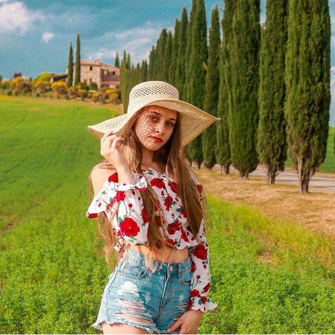 lindo modelo adolescente en pantalones cortos: Sesión de fotos,  Modelos calientes de Instagram  