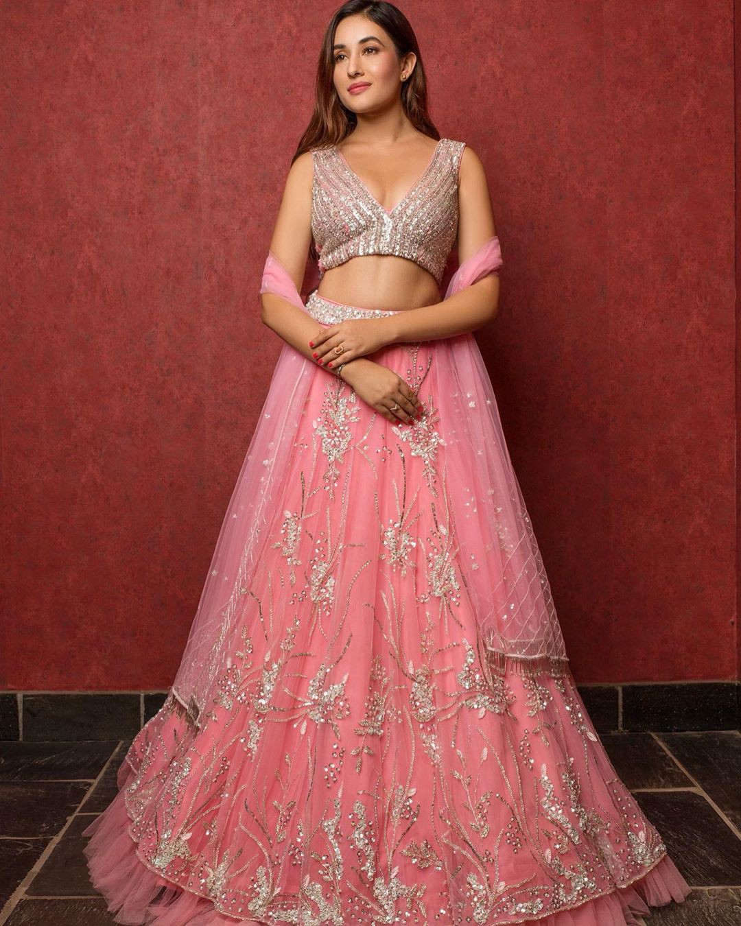 vestido corto aditi budhathoki: Vestido de novia,  Aditi Budhatoki,  Sesión de fotos,  Modelos calientes de Instagram  