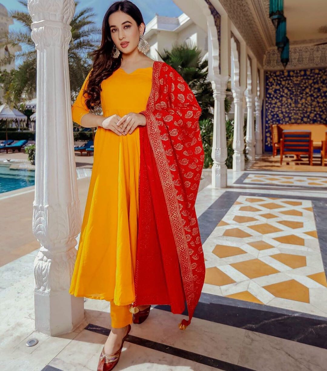 Ideas glamorosas para sari aditi budhathoki: bola kurti,  Aditi Budhatoki,  Modelos calientes de Instagram  