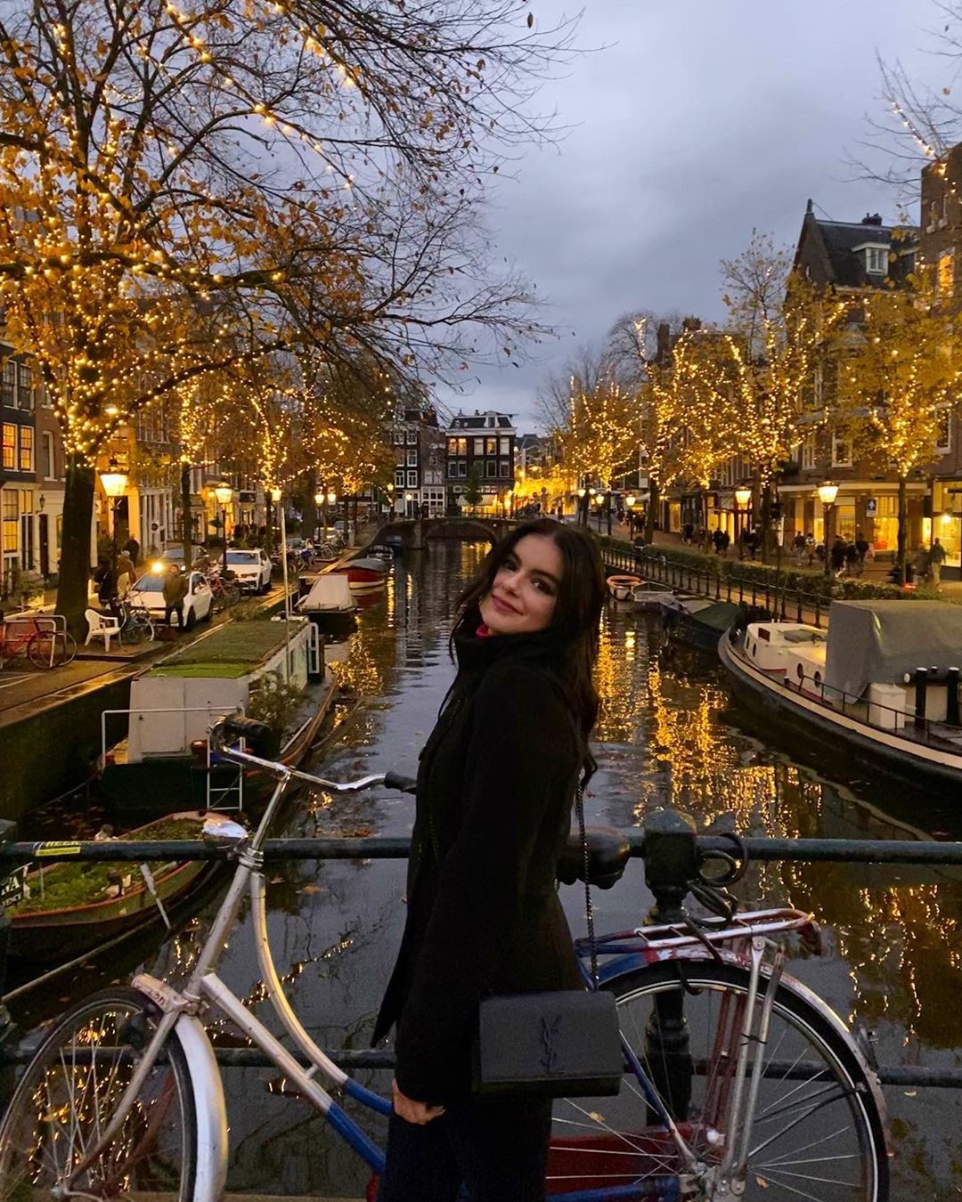 Descubre las últimas ideas para ariel winter amsterdam, Serie de televisión dramática: sarah hyland,  ariel invierno,  Modelos calientes de Instagram  