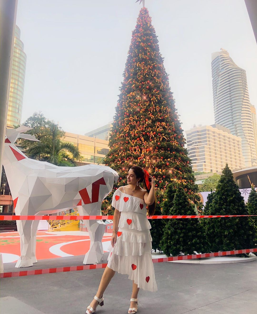 Ideas perfectas para el árbol de navidad, Aditi Budhathoki: día de Navidad,  árbol de Navidad,  Aditi Budhatoki,  Modelos calientes de Instagram  