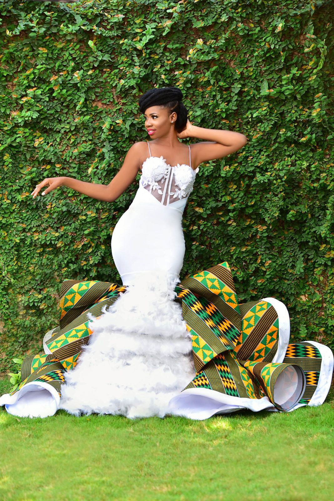 vestidos de novia con motivos africanos: vestido sin espalda,  Vestido de novia,  vestidos africanos,  paño kente,  Vestidos Kitenge  