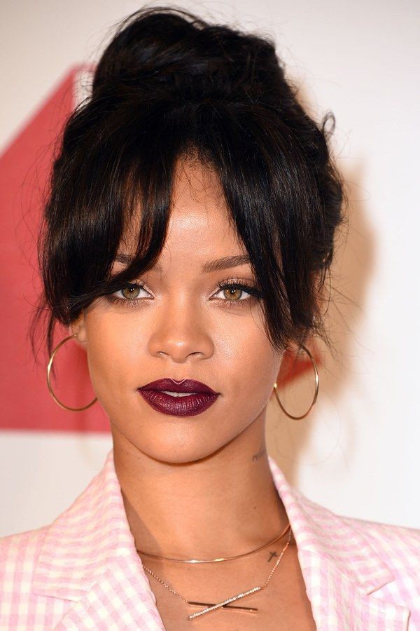 Bonitas y geniales ideas de lápiz labial oscuro de rihanna, Fenty Beauty: Cosméticos MAC,  Belleza Fenty,  Pintalabios rojo,  Los mejores looks de Rihanna  