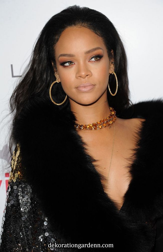 Mujeres famosas calientes de todos los tamaños y estilos, T.O.P: Los mejores looks de Rihanna  