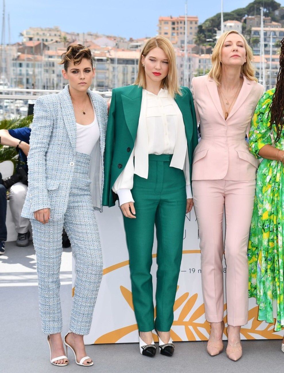 Ver más de modelo de moda, Festival de Cine de Cannes 2018: vestidos de alfombra roja,  Kristen Stewart,  Trajes De Pantalón Verde  