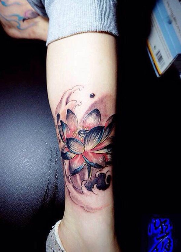 Hermosa y encantadora Nymphaea nelumbo, Artista del tatuaje: Tatuador,  Tatuaje temporal,  Ideas de tatuajes,  Nymphaea nelumbo  