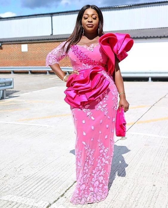 Elegantes estilos Pink Aso Ebi, estampados de cera africanos: camarones asos,  Vestidos Aso Ebi,  niñas africanas  