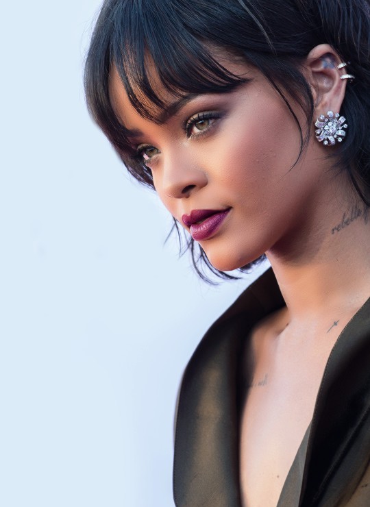 Maquillaje facial, Coloración del cabello: Ideas para teñir el cabello,  Ideas de peinado,  maquillaje facial,  Sesión de fotos,  Los mejores looks de Rihanna  