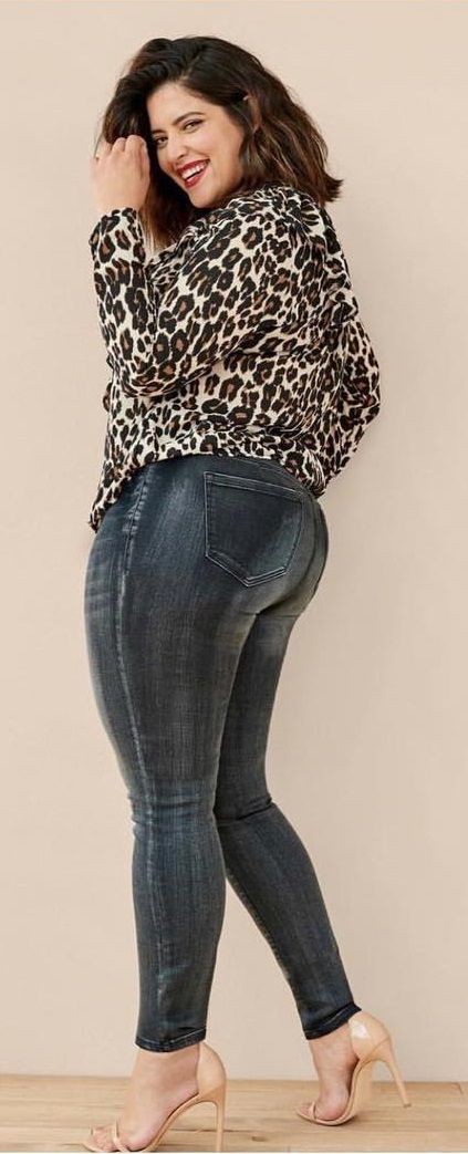 Denise bidot en jeans: traje de talla grande,  Pantalones ajustados,  Modelo de talla grande,  Atuendo De Vaqueros  