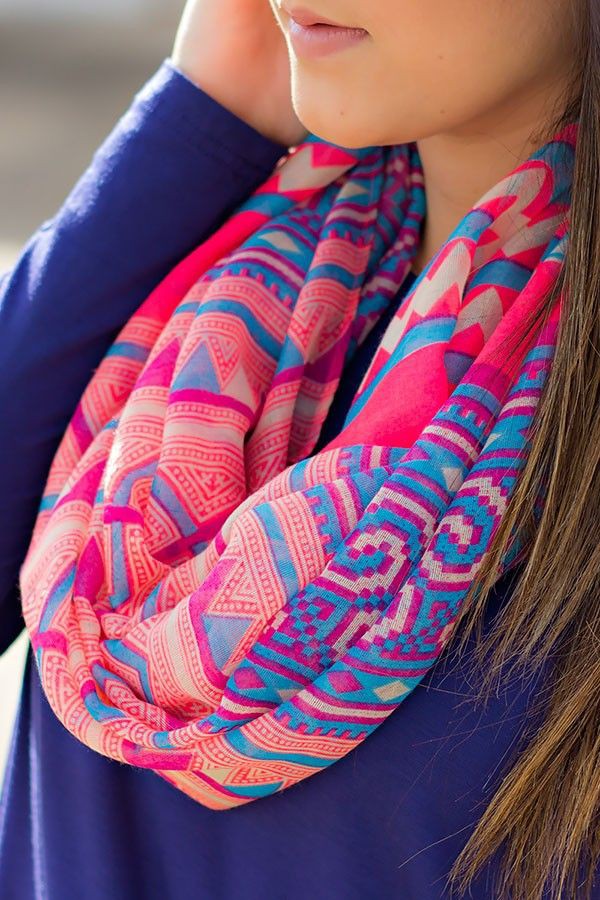 Impresionantes consejos para chicas con bufanda, Alexander McQueen Pañuelo: Accesorio de moda,  Trajes De Bufandas  