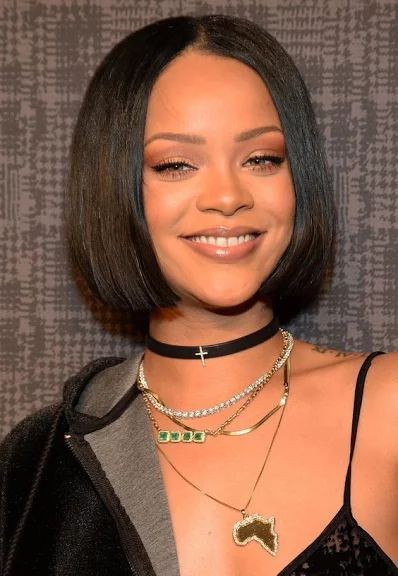 Bob peinados para mujeres negras: Peluca de encaje,  corte bob,  Cabello corto,  corte pixie,  pelo negro,  Los mejores looks de Rihanna  