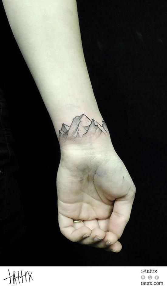 Los mejores consejos para desvanecer el tatuaje de la montaña, Small Mountain Tattoo: tatuaje de manga,  Ideas de tatuajes  