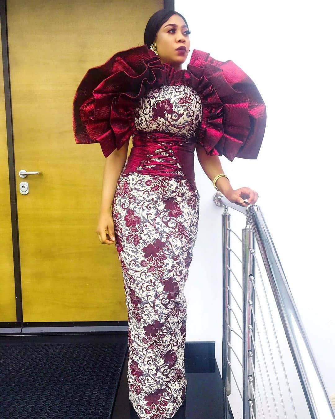 Modelo de moda de ideas de atuendo único, vestido africano: Vestido de novia,  vestidos africanos,  camarones asos,  Alta costura,  Atuendos Ankara  