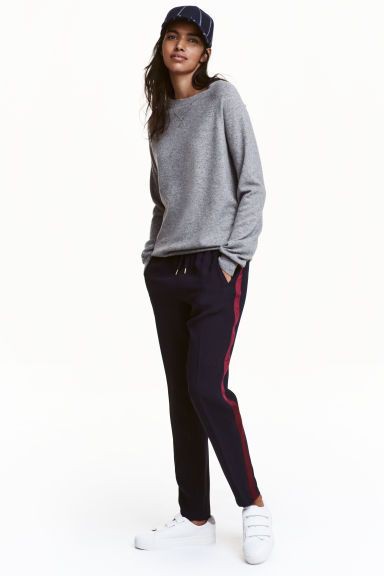 Conjuntos ajustados con pantalones con raya lateral para niñas, H&M: Trajes De Pantalón,  Pantalones a rayas  