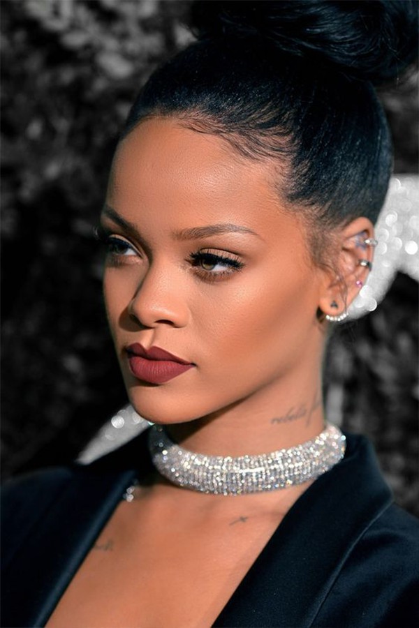 Echa un vistazo a las excelentes opciones de estilo de pelo de bebé, color de cabello humano: Peluca de encaje,  Fotografía de moda,  Los mejores looks de Rihanna  
