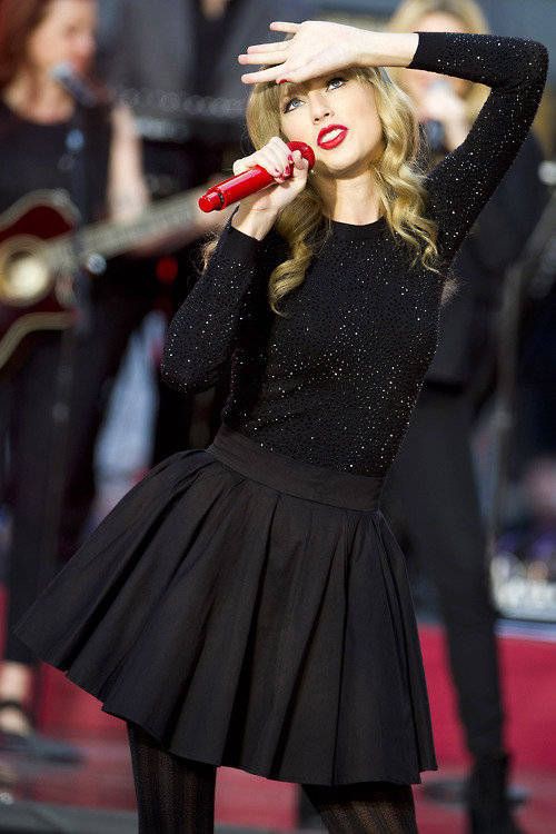 Taylor swift vestido rojo era negro: premios Grammy,  Trajes De Falda,  Taylor Swift  