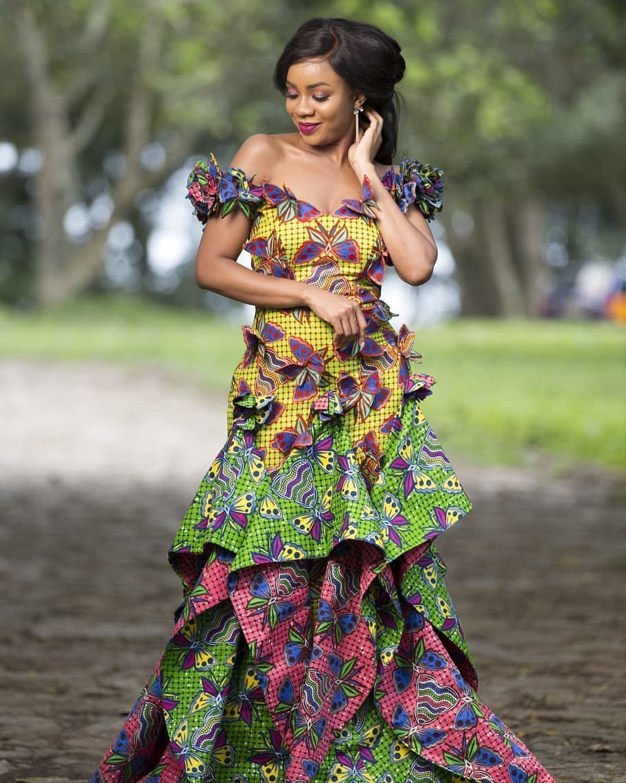 Últimos vestidos de novia tradicionales Xhosa: Vestidos Shweshwe,  vestidos shweshwe,  Shweshwe Diseños,  vestidos africanos  