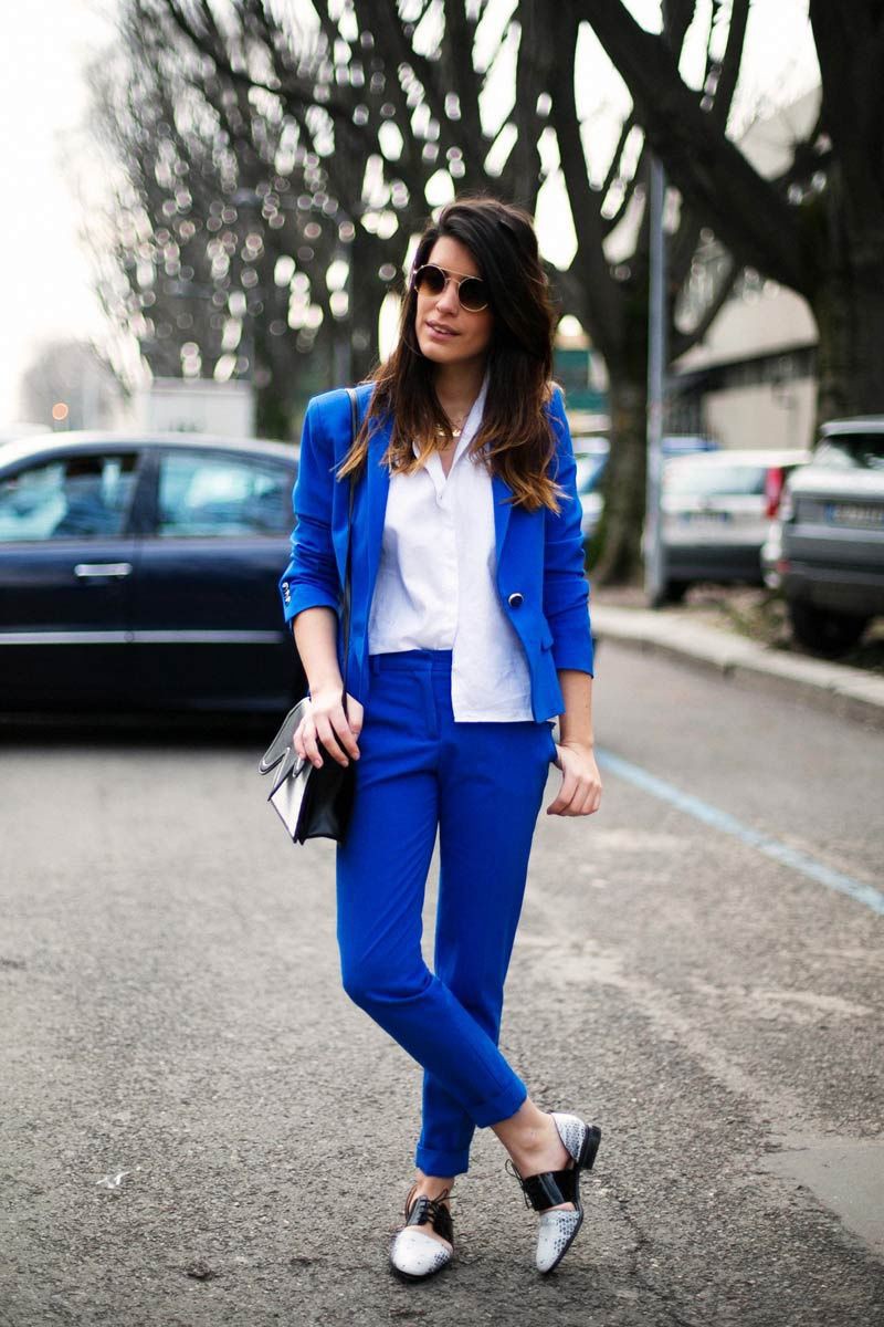 Blue Blazer Outfit Mujer, Azul cobalto y Ropa casual: Pantalones rasgados,  Azul cobalto,  traje de chaqueta,  Atuendos Informales  