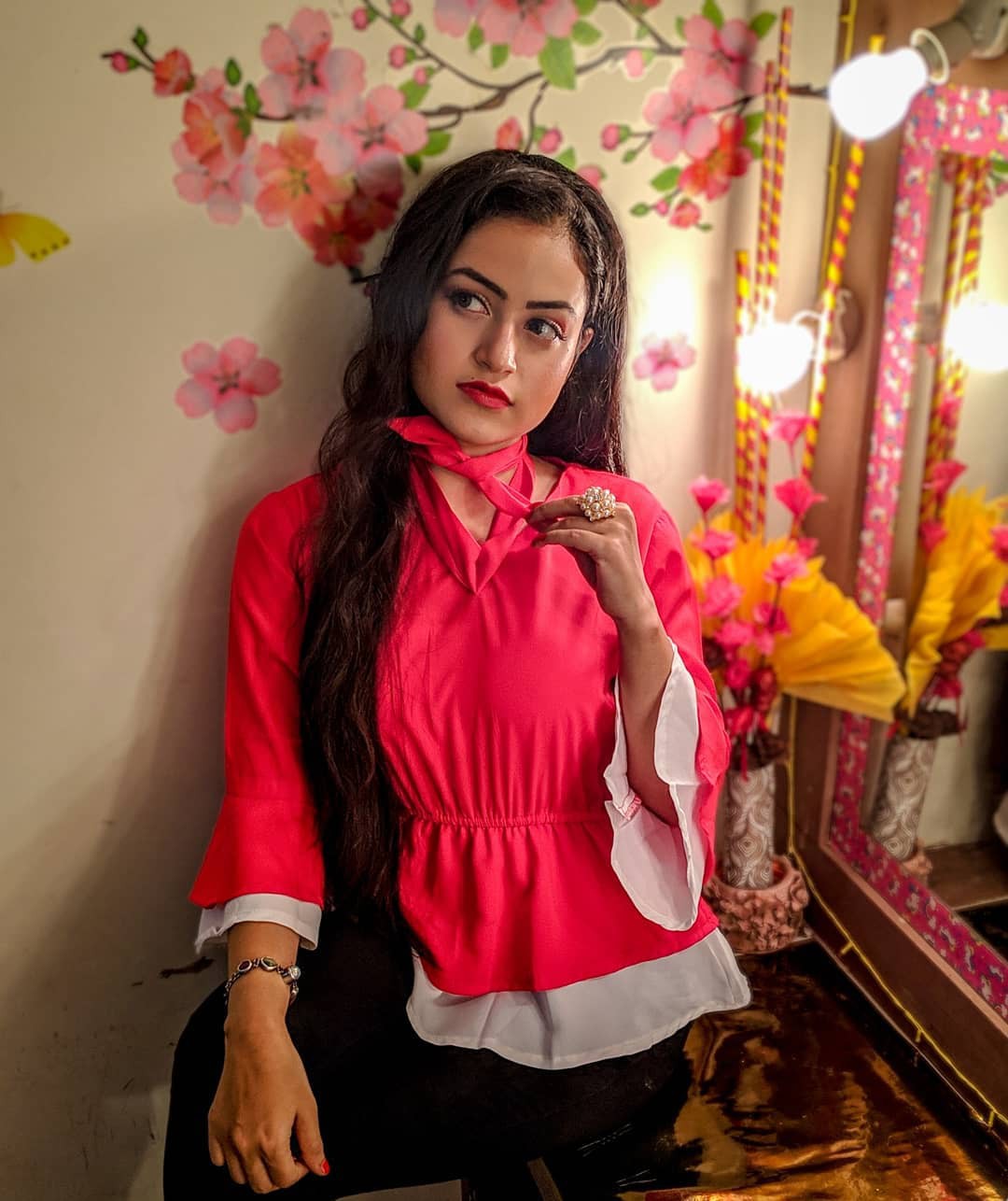 Farhi's Parvez Jarimari Instagram, sesión de fotos, ropa formal: Chicas hermosas,  Ropa formal,  Sesión de fotos,  Farhina Parvez Jarimari  