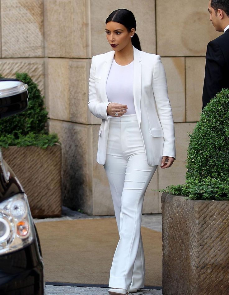 Traje pantalón blanco mujer, Ropa formal: top corto,  Ropa formal,  trajes de negocios,  Atuendos Informales  